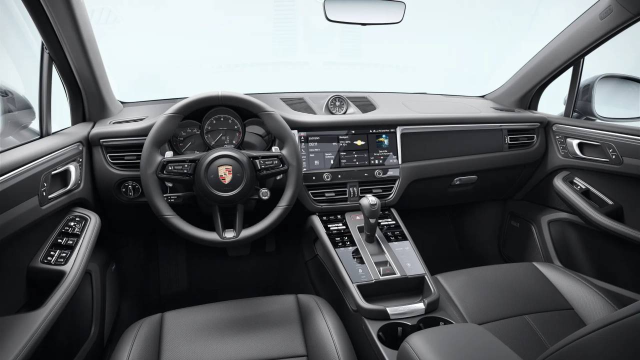 2026 Porsche Macan T photo 8