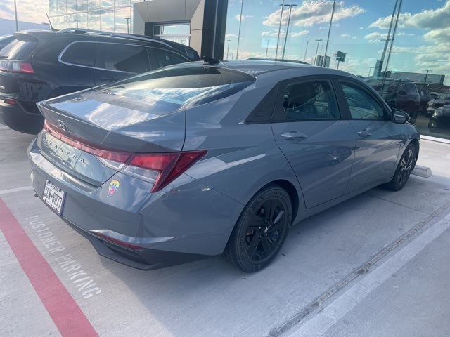 2022 Hyundai Elantra SEL photo 4