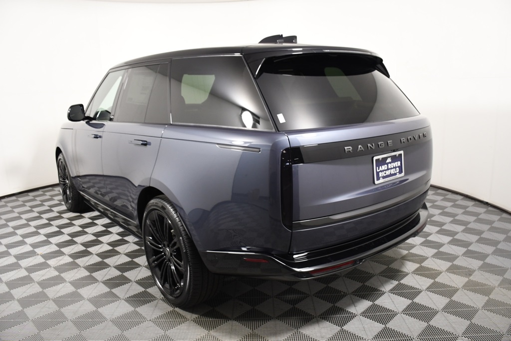 2025 Land Rover Range Rover SE photo 4