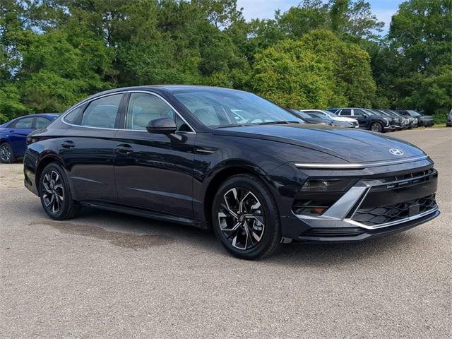 2025 Hyundai Sonata SEL photo 3