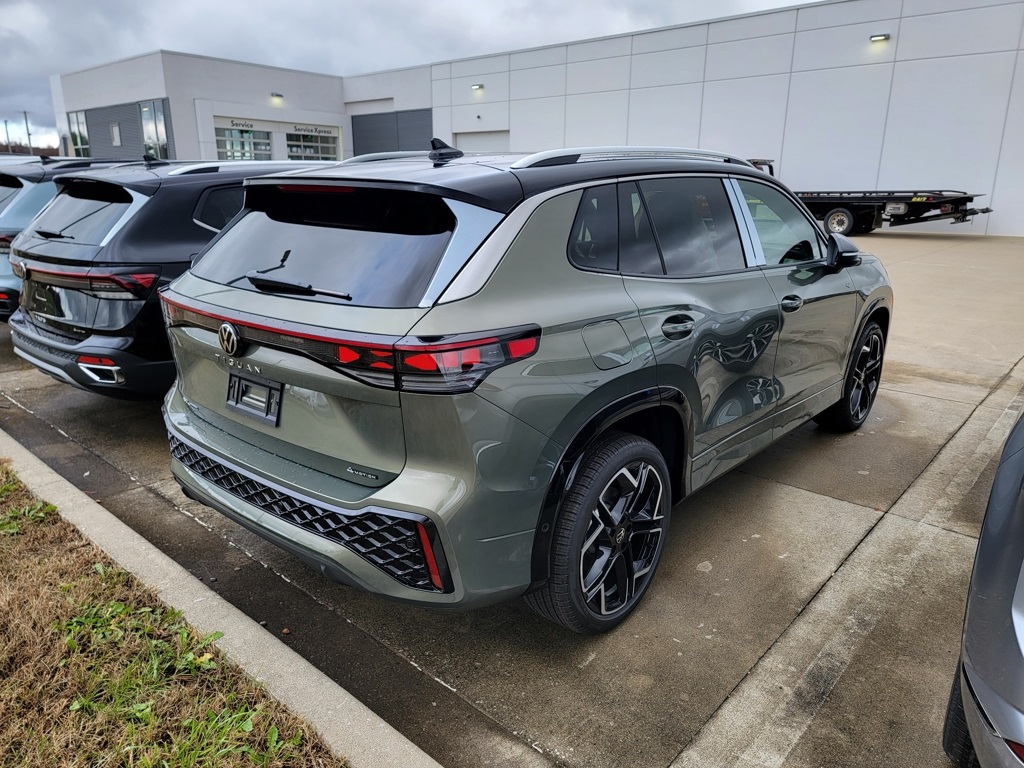 2026 Volkswagen Tiguan SEL R-Line photo 2