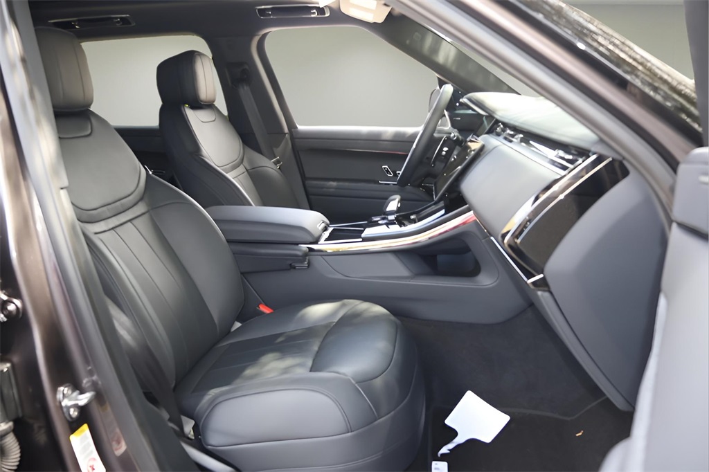 2025 Land Rover Range Rover Sport SE photo 18