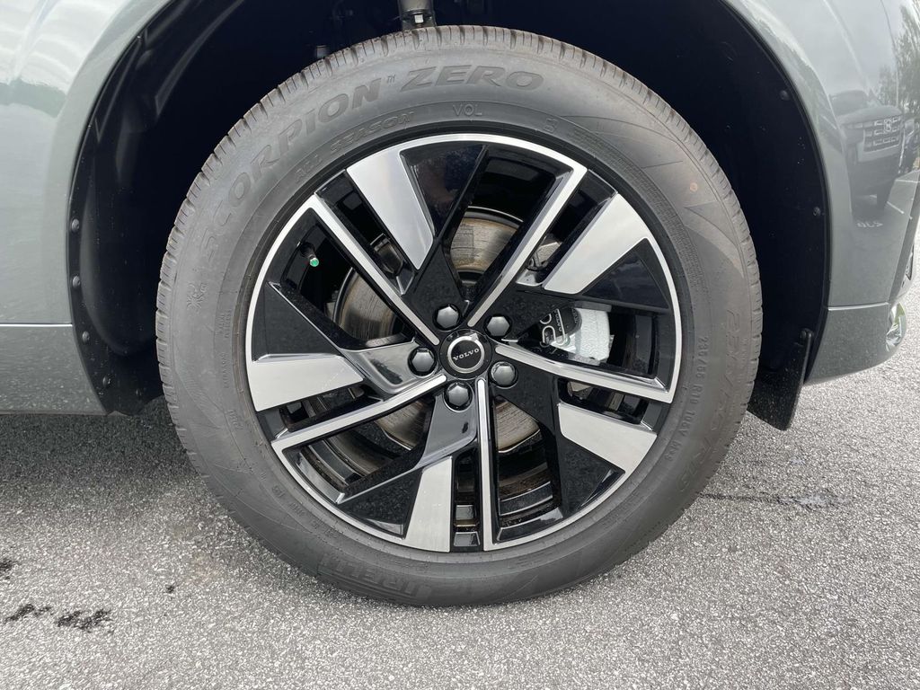 2026 Volvo XC60 B5 Core photo 31