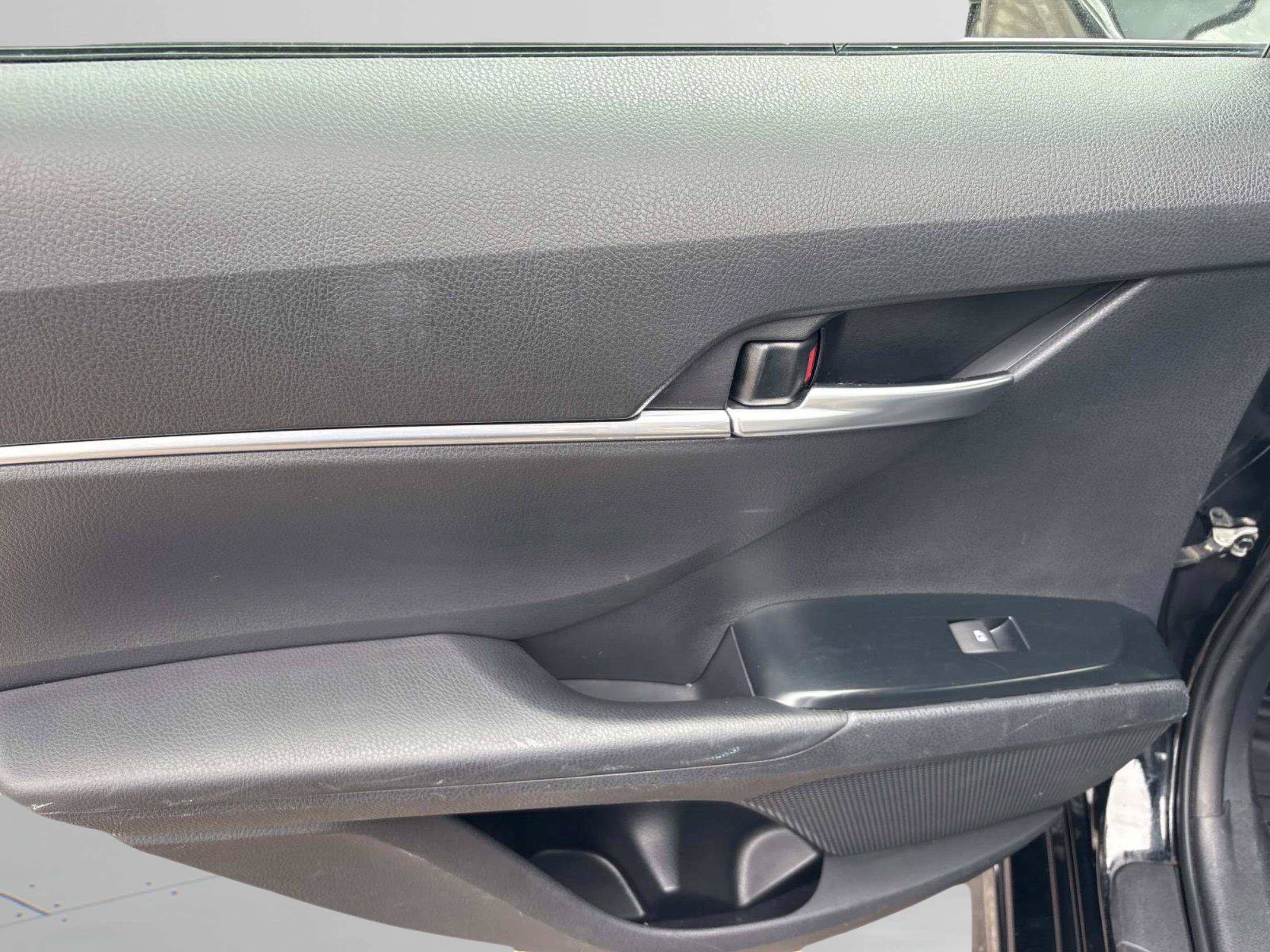 2019 Toyota Camry SE photo 16