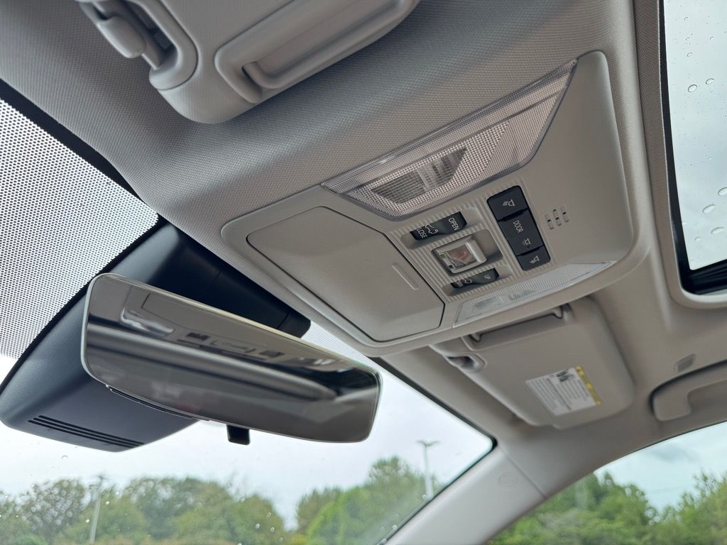 2025 Toyota RAV4 XLE photo 25