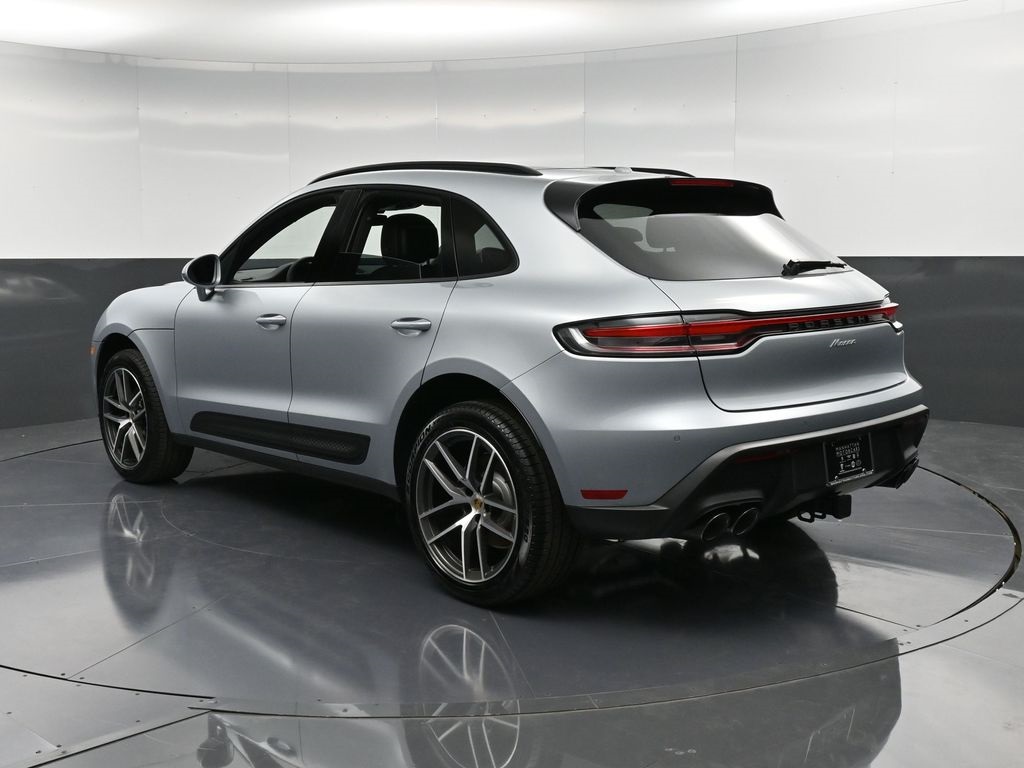 2025 Porsche Macan T photo 2