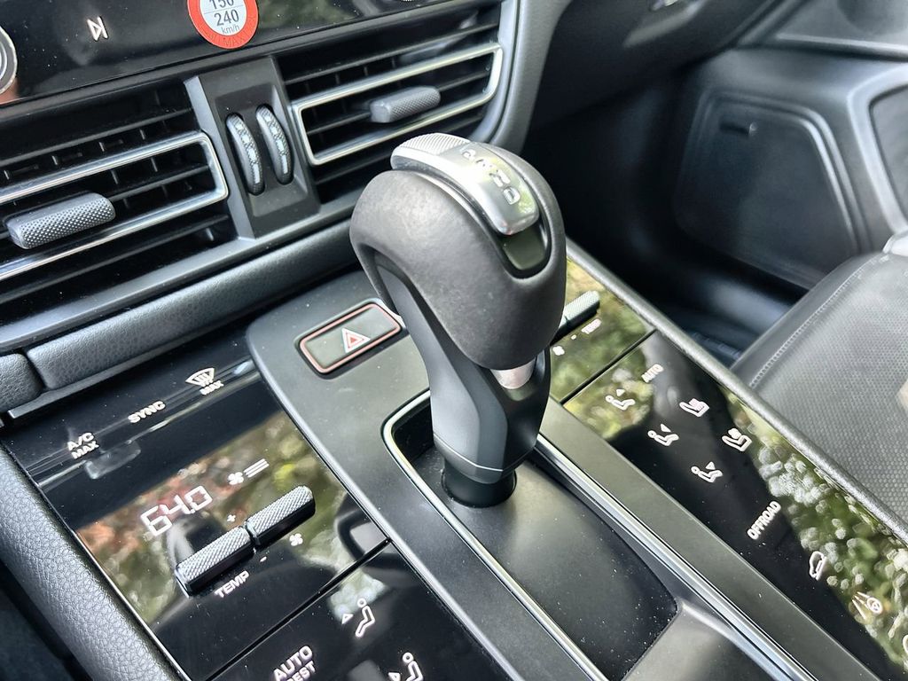 2024 Porsche Macan Base photo 24
