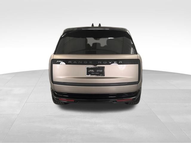 2025 Land Rover Range Rover SE photo 5