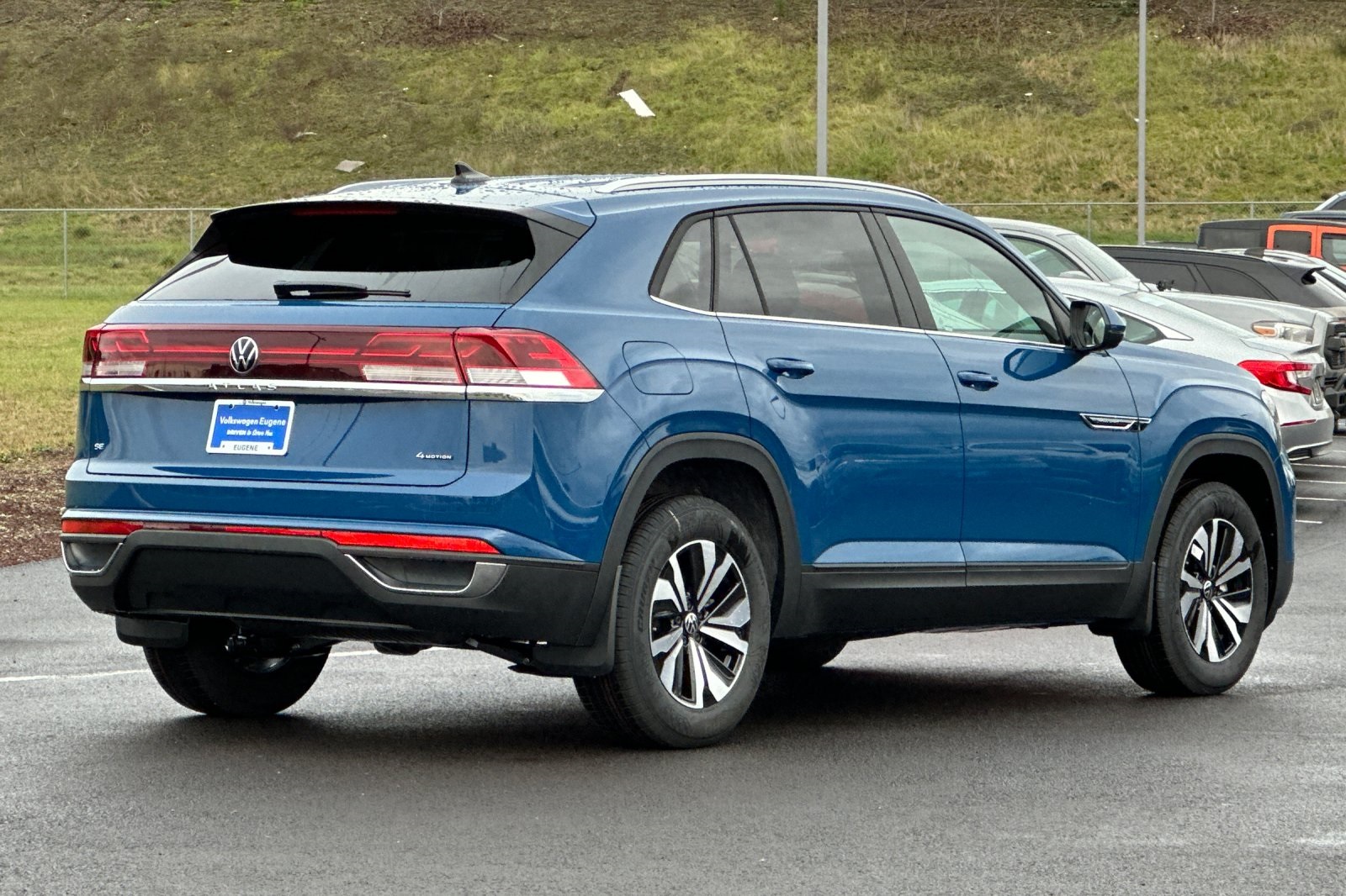 2025 Volkswagen Atlas Cross Sport SE photo 3