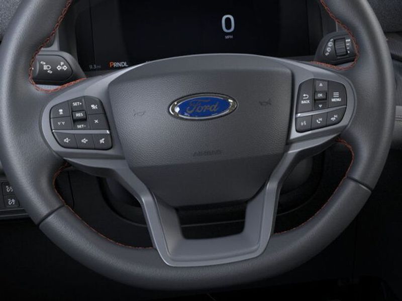 2025 Ford Explorer photo 6
