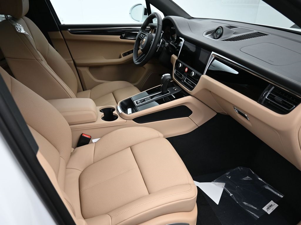 2026 Porsche Macan S photo 8