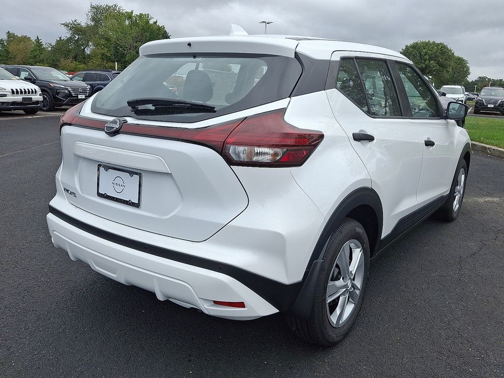 2025 Nissan Kicks Play S photo 3