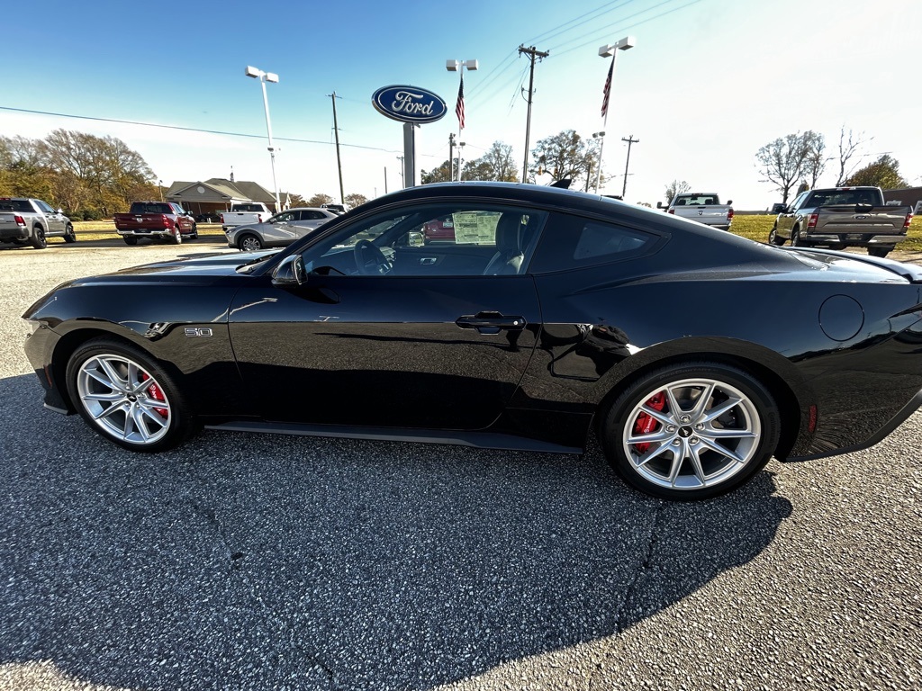 2024 Ford Mustang GT Premium photo 3