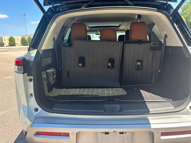 2023 Nissan Pathfinder Platinum photo 9