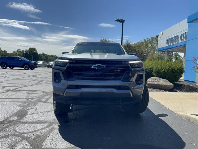2023 Chevrolet Colorado Z71 photo 2