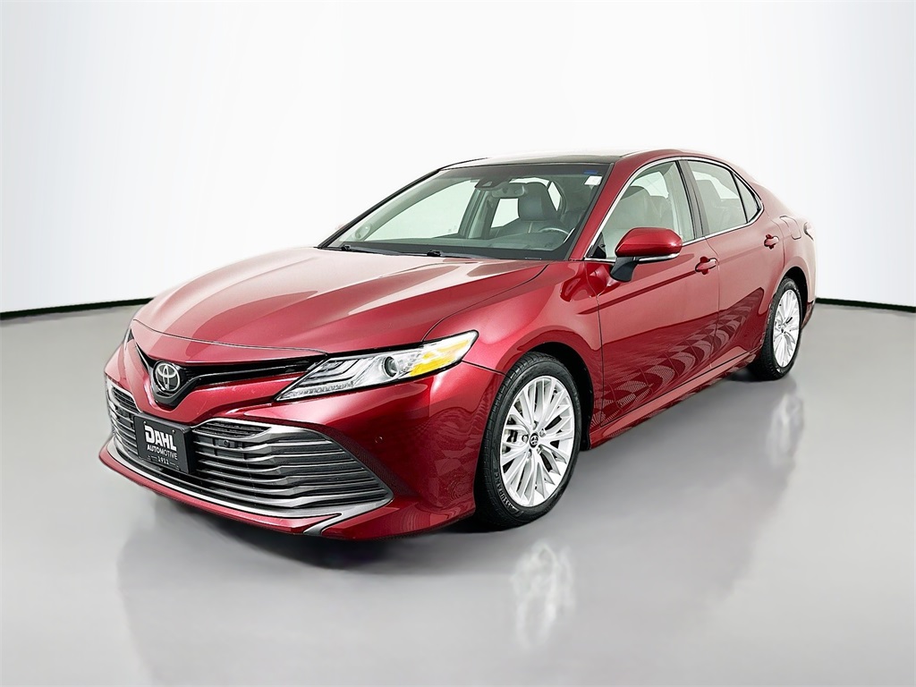 2018 Toyota Camry XLE photo 3