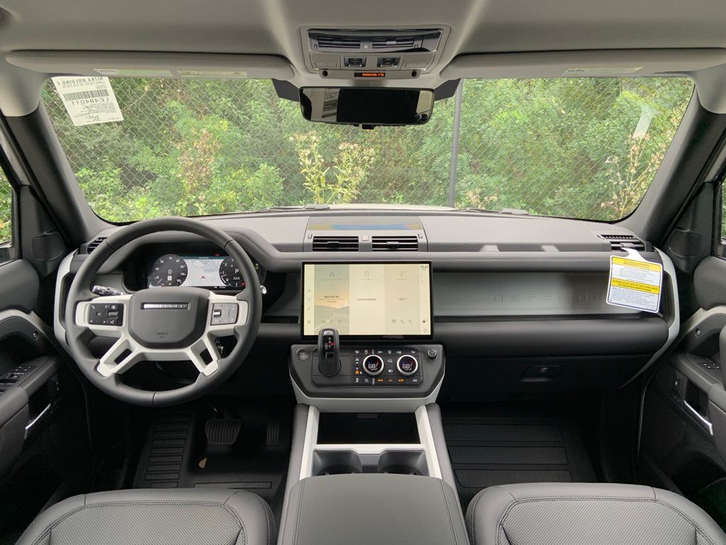 2026 Land Rover Defender 110 S photo 18