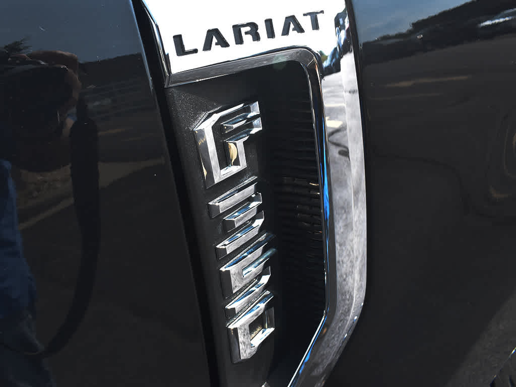 2022 Ford F-350 Lariat photo 8