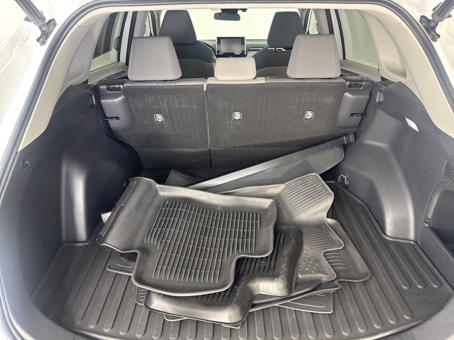 2022 Toyota RAV4 Hybrid XLE photo 8