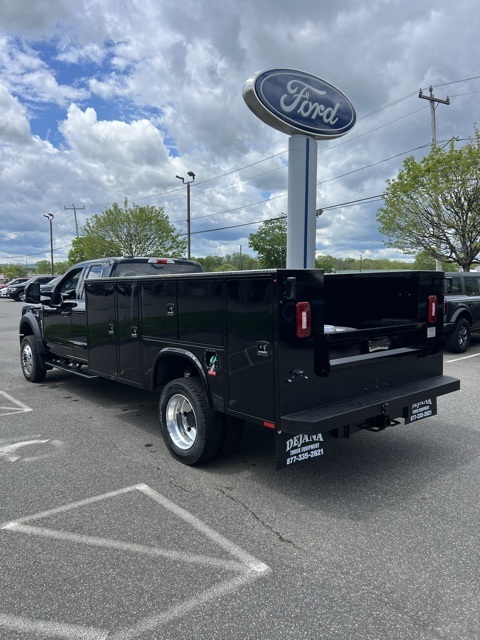 New 2025 Black Ford XLT image 1