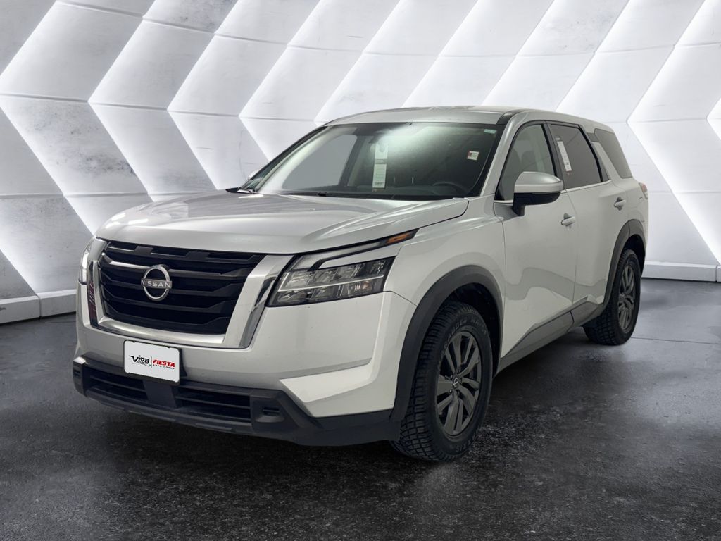 2022 Nissan Pathfinder S photo 3