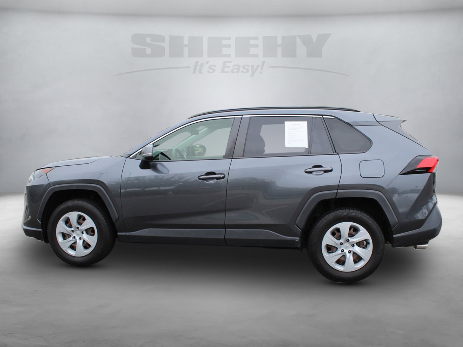 2019 Toyota RAV4 LE photo 3