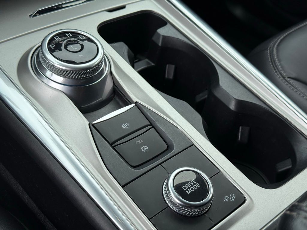 2022 Ford Explorer XLT photo 13