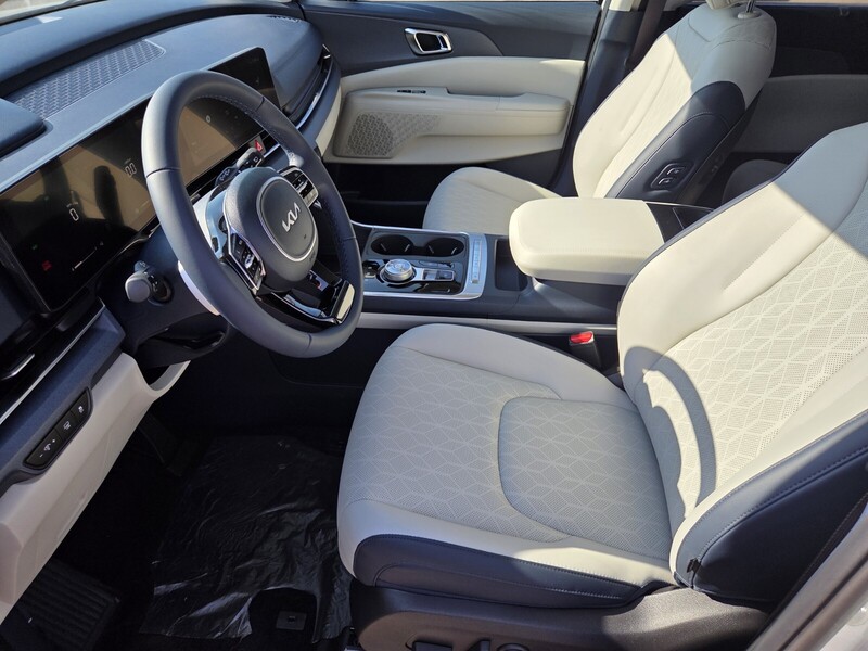 2026 Kia Carnival EX photo 4