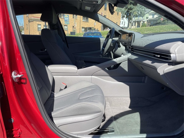 2024 Hyundai Elantra SEL photo 16