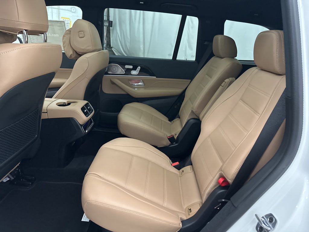 2026 Mercedes Benz GLS 580 4MATIC photo 19