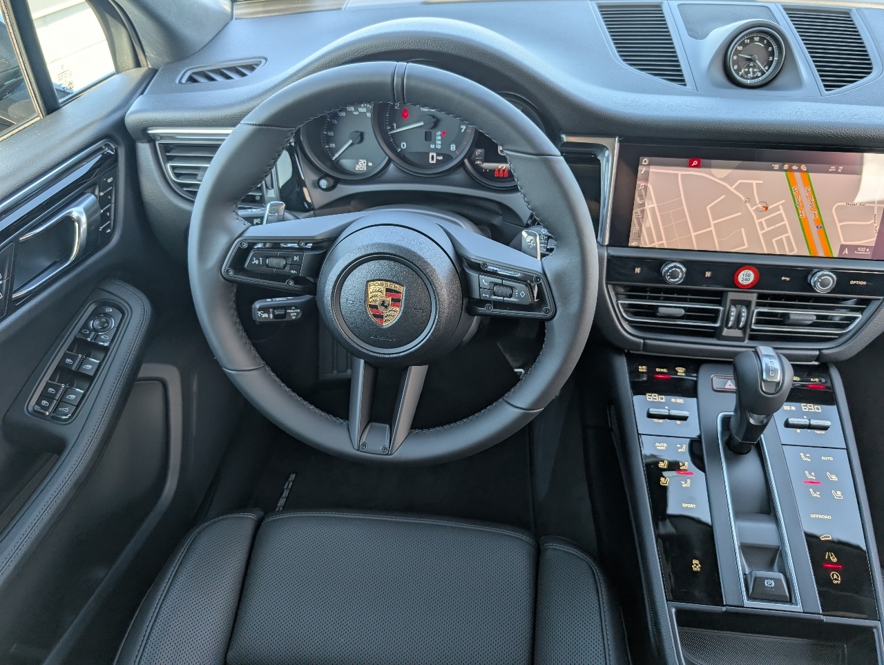 2026 Porsche Macan T photo 17