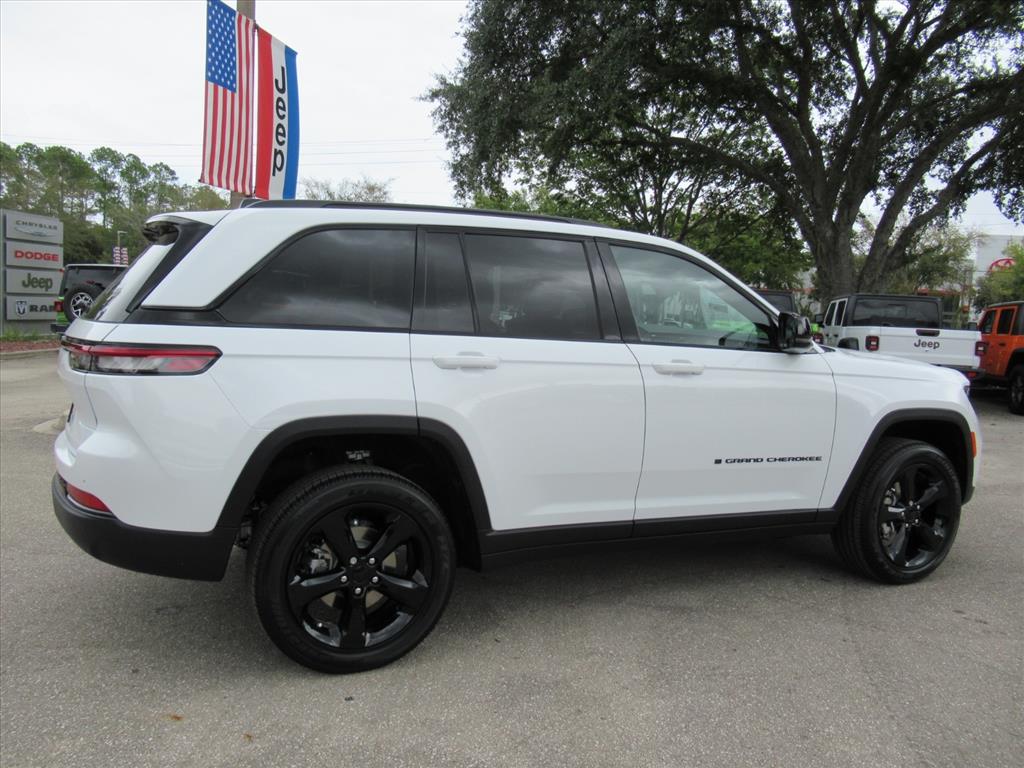 2025 Jeep Grand Cherokee Altitude photo 6