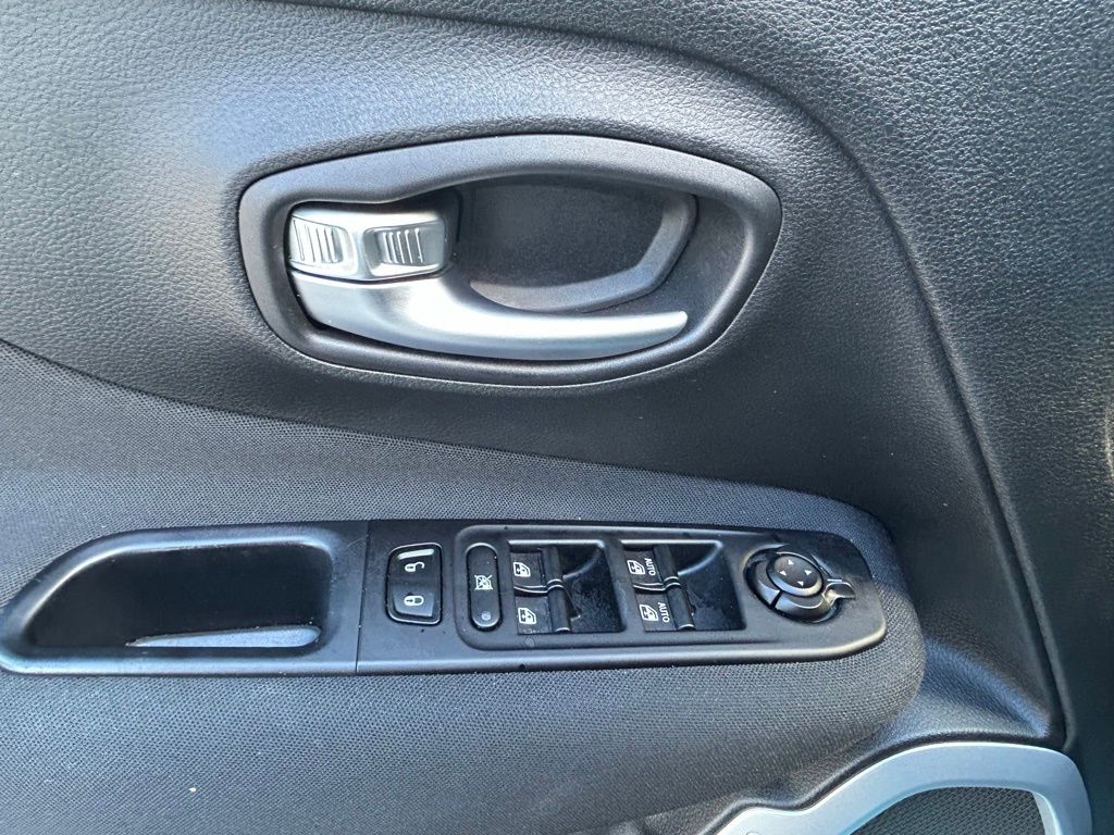 2021 Jeep Renegade Latitude photo 17