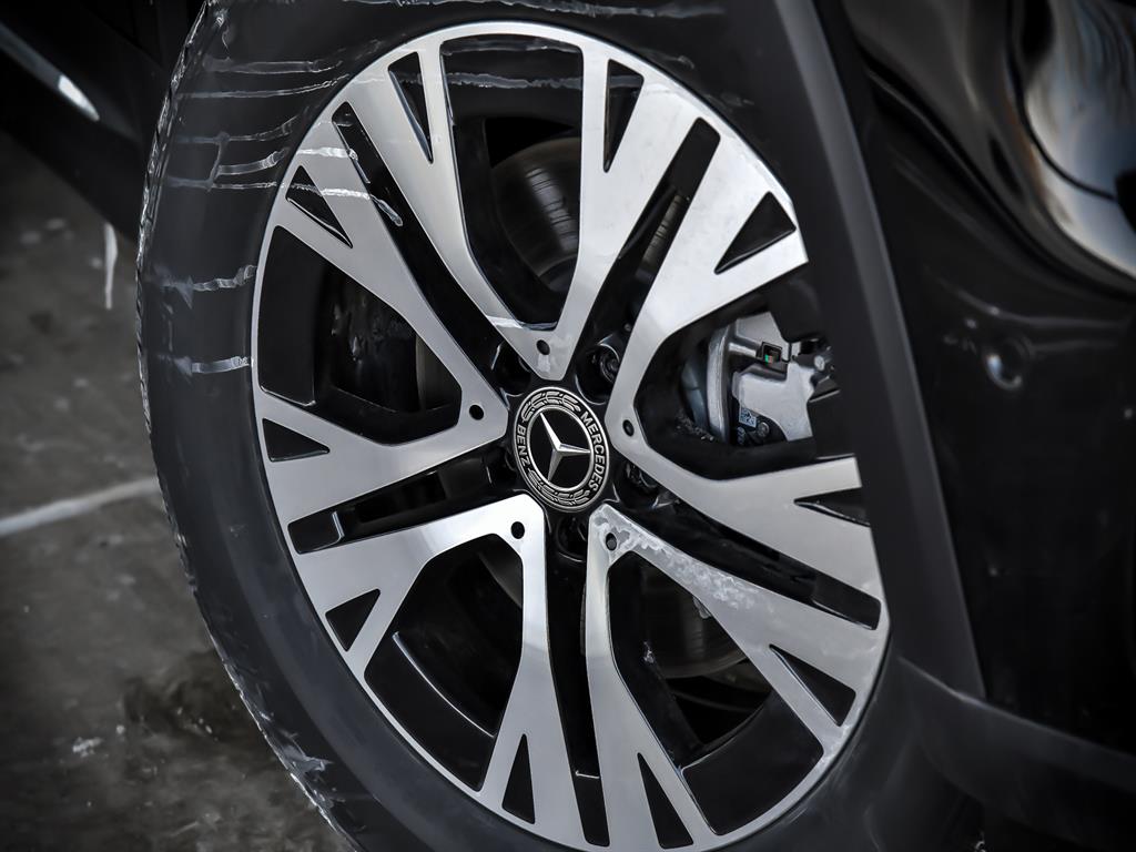 2025 Mercedes Benz GLB 250 4MATIC photo 3