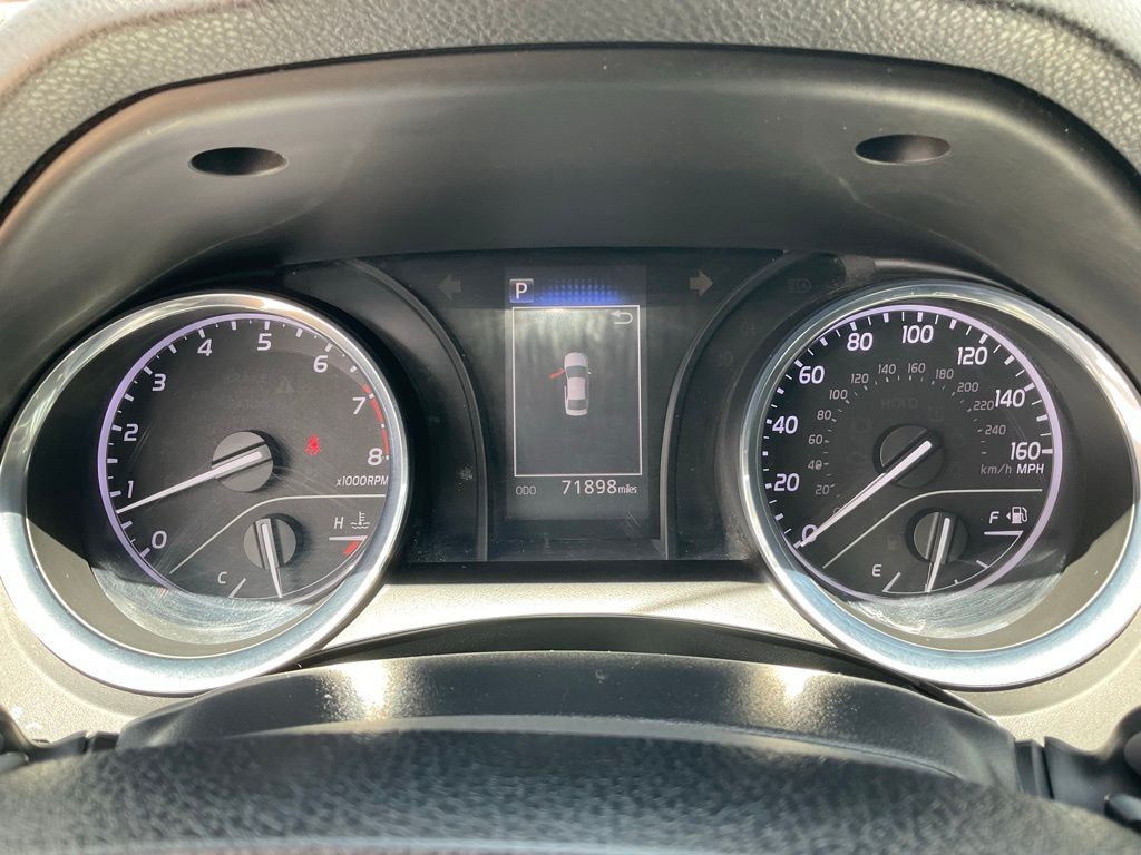 2020 Toyota Camry SE photo 21