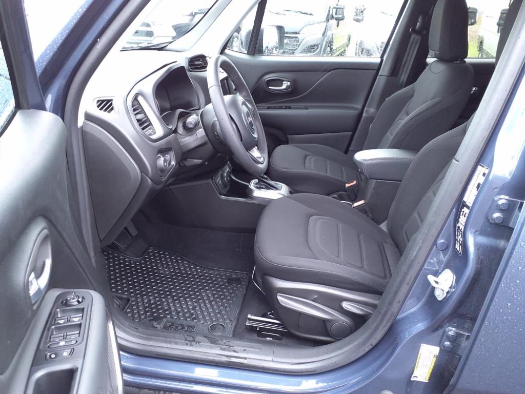 2022 Jeep Renegade Latitude photo 16