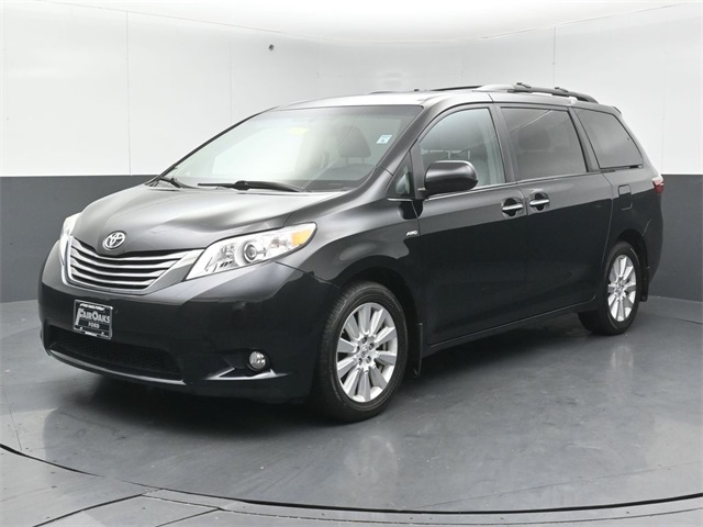 2017 Toyota Sienna XLE photo 2