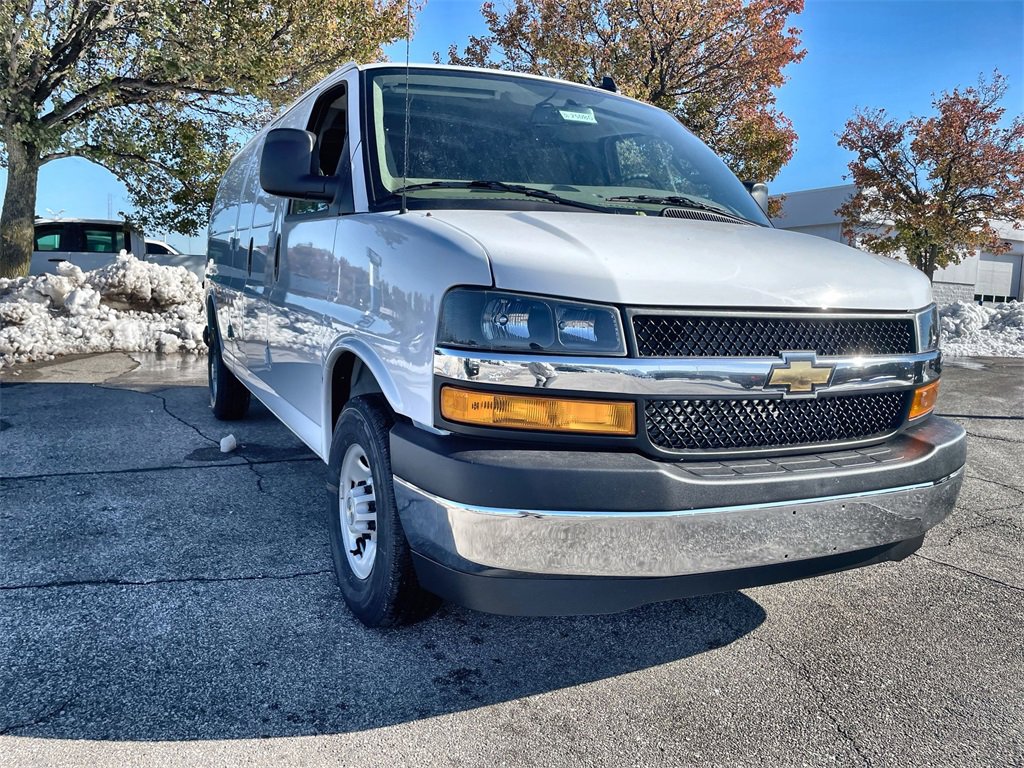 2025 Chevrolet Express Cargo 2500 photo 2