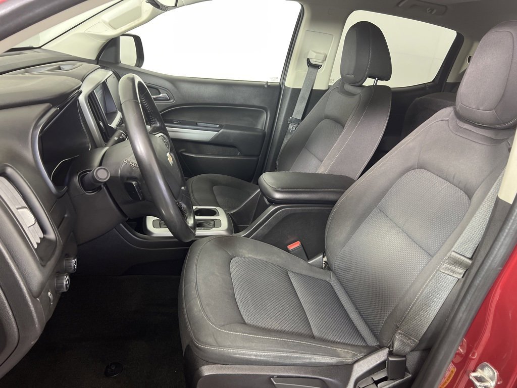 2017 Chevrolet Colorado LT photo 2