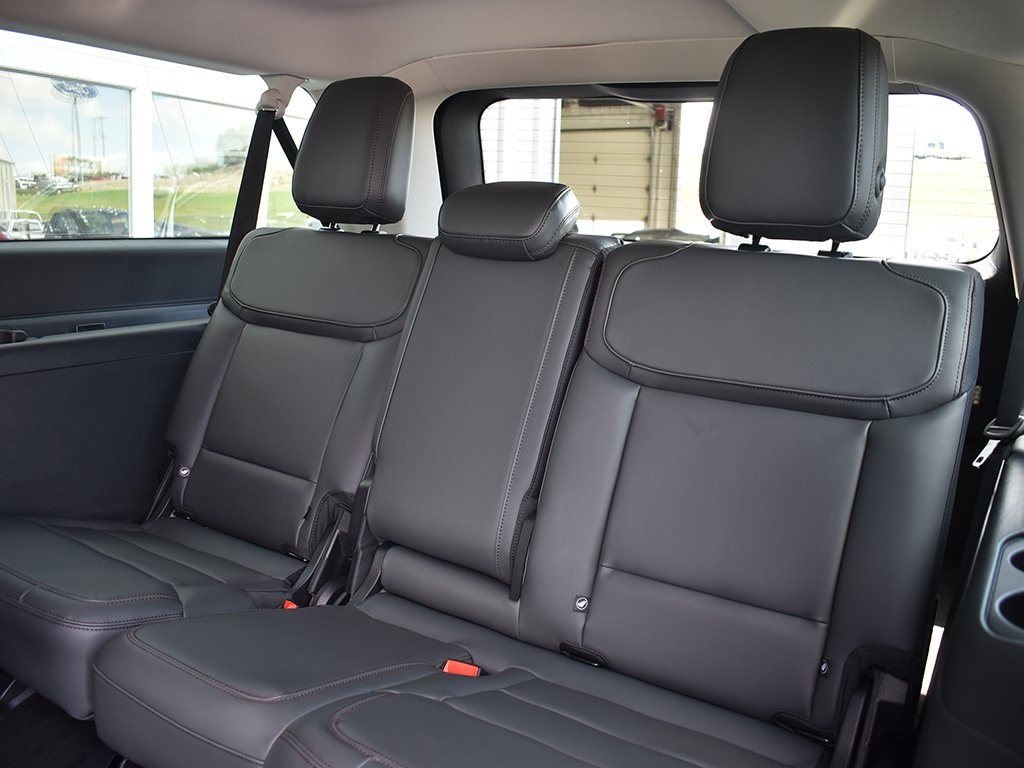 2025 Ford Expedition MAX photo 6