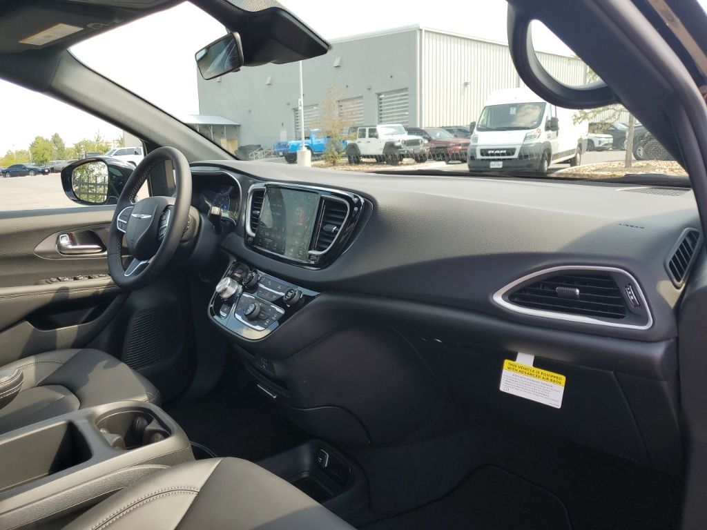 2026 Chrysler Voyager LX photo 14