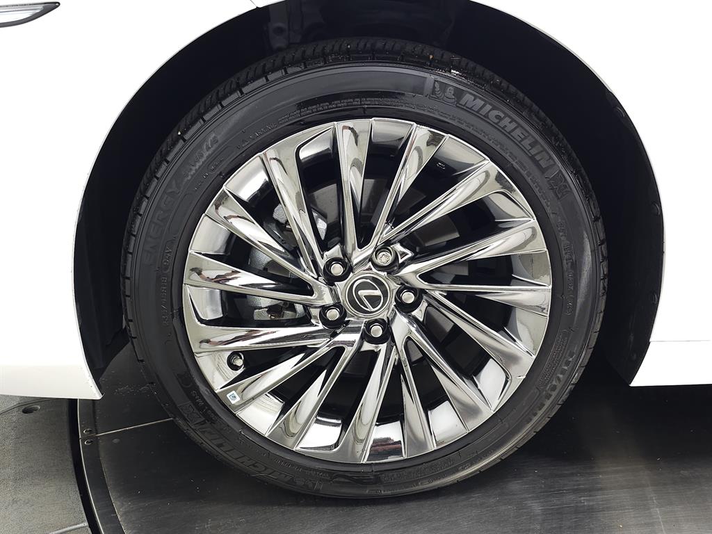 2024 Lexus ES 350 Ultra Luxury photo 12