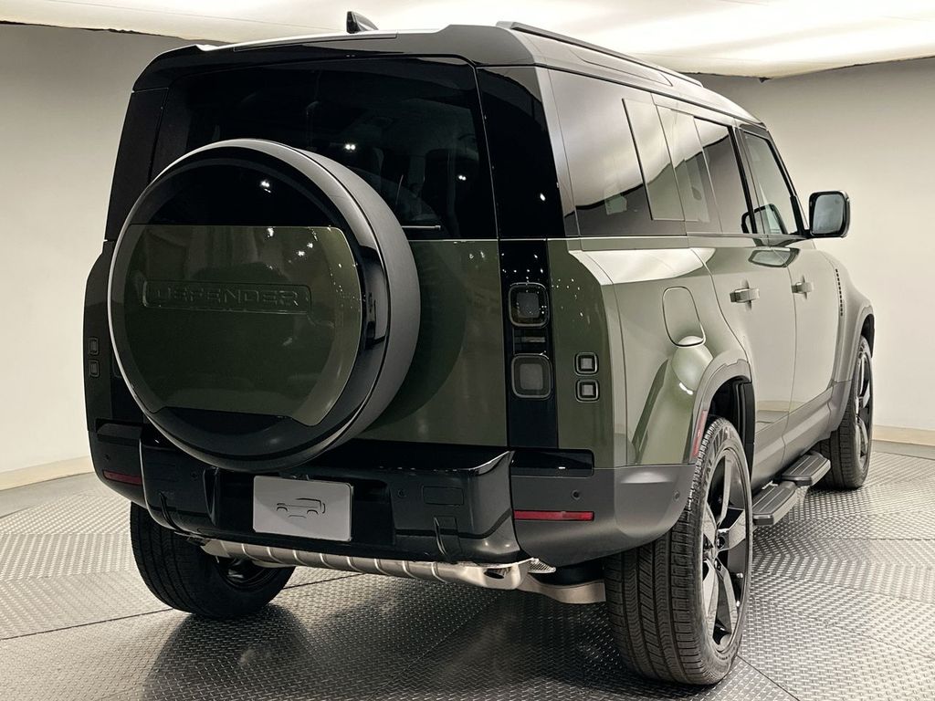 2026 Land Rover Defender 110 photo 2