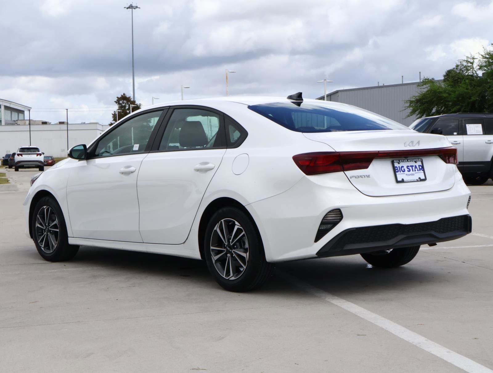 2024 Kia Forte LXS photo 3