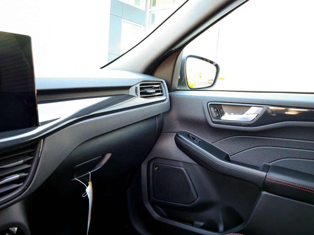 2025 Ford Escape ST-Line Select photo 25