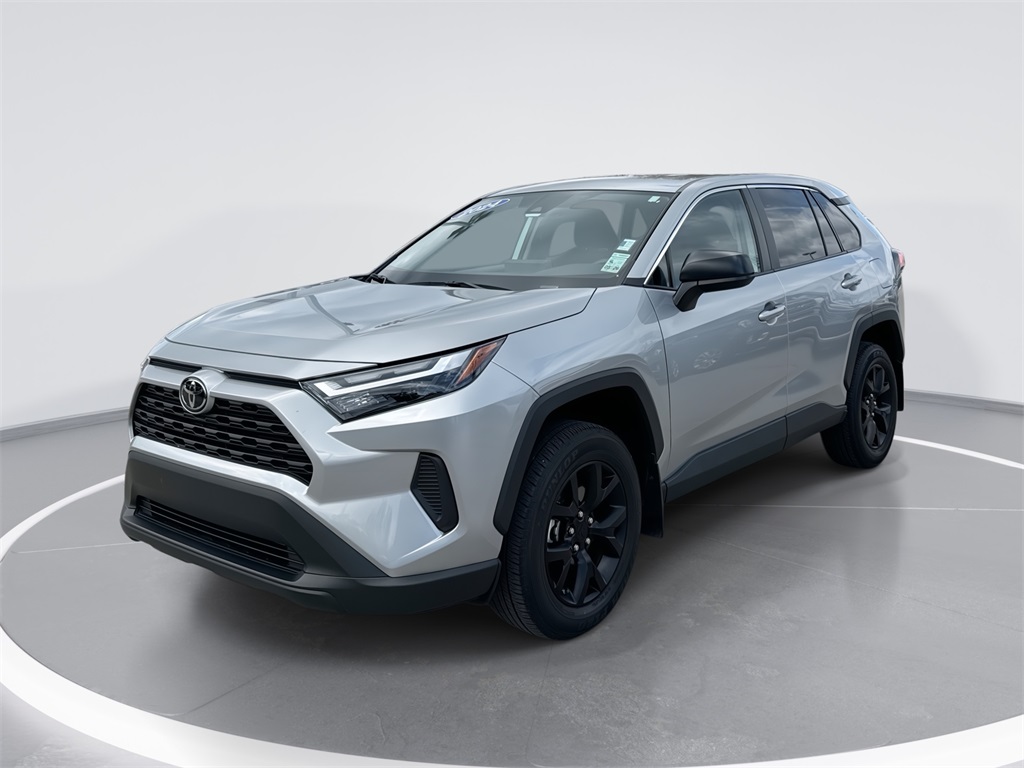 2024 Toyota RAV4 LE's photo