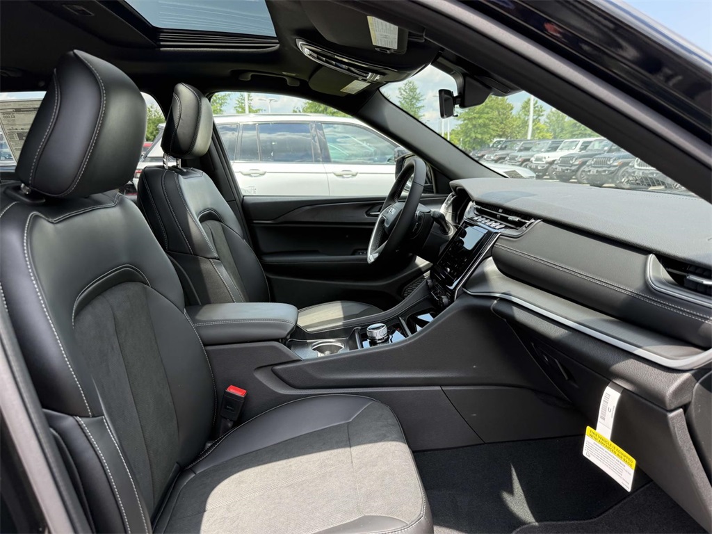2025 Jeep Grand Cherokee Altitude X photo 14