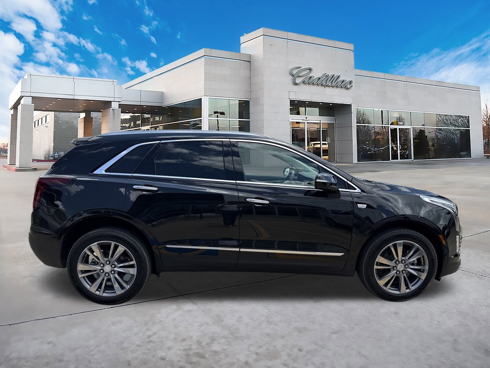 2025 Cadillac XT5 Premium Luxury photo 2