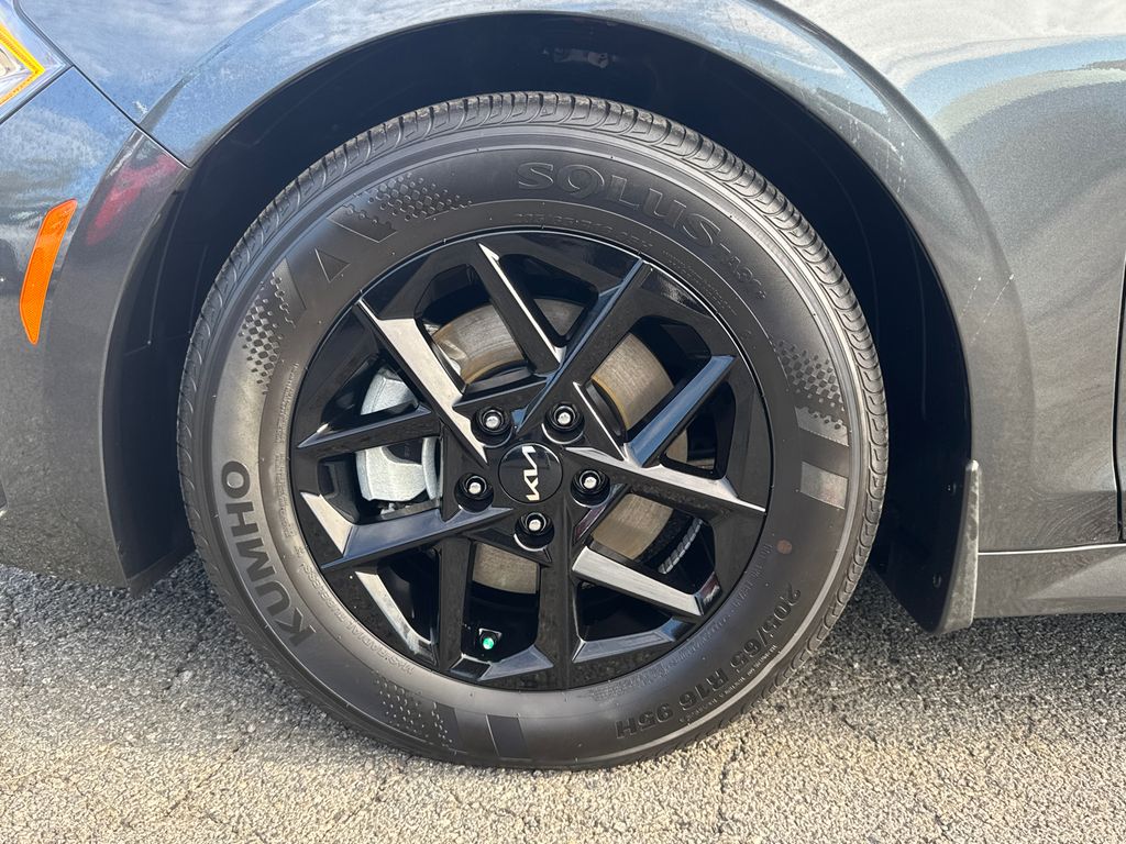2025 Kia K5 LXS photo 8