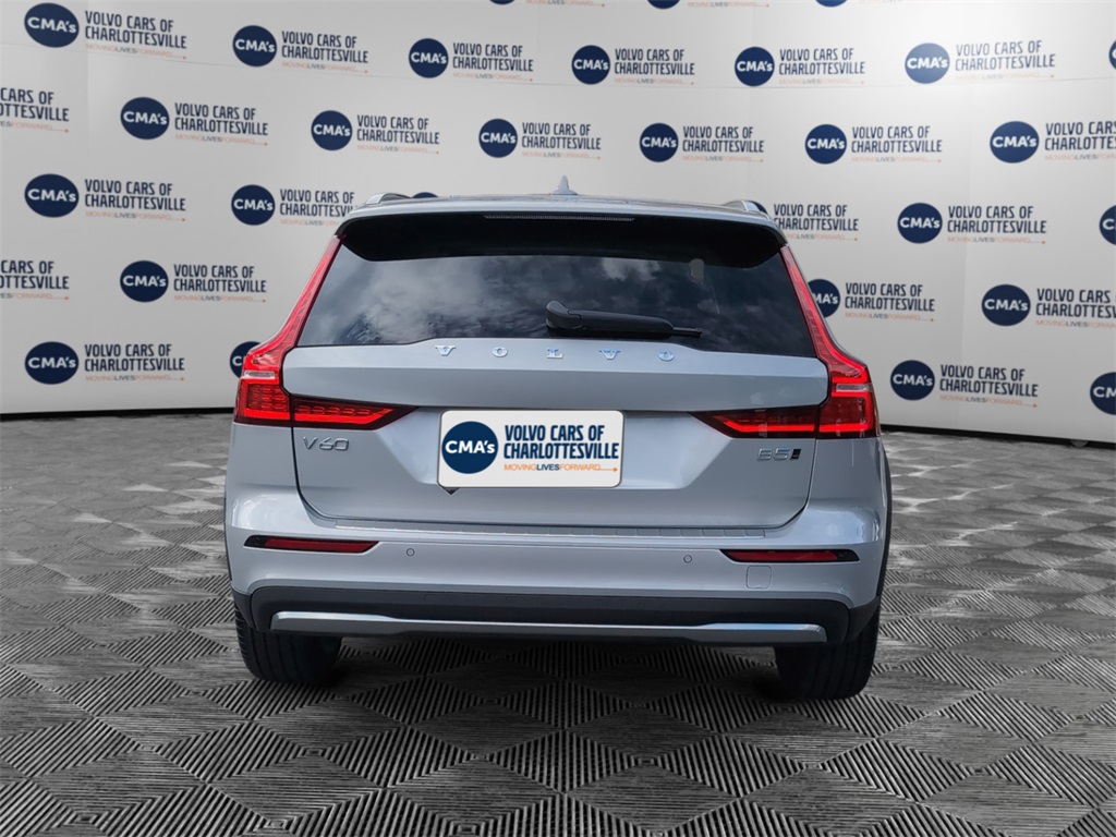 2025 Volvo V60 Cross Country B5 Plus photo 4